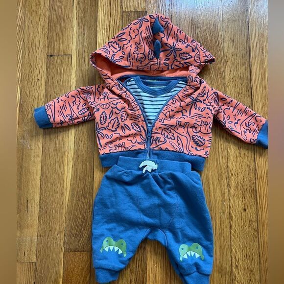 Dinosaur Outfit 🦖 - Picture 2 of 2